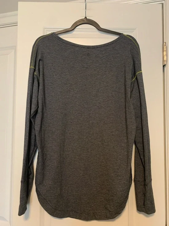 lululemon athletica Black & White Striped Long Sleeve Top Sz 8, GUC - Picture 6 of 6